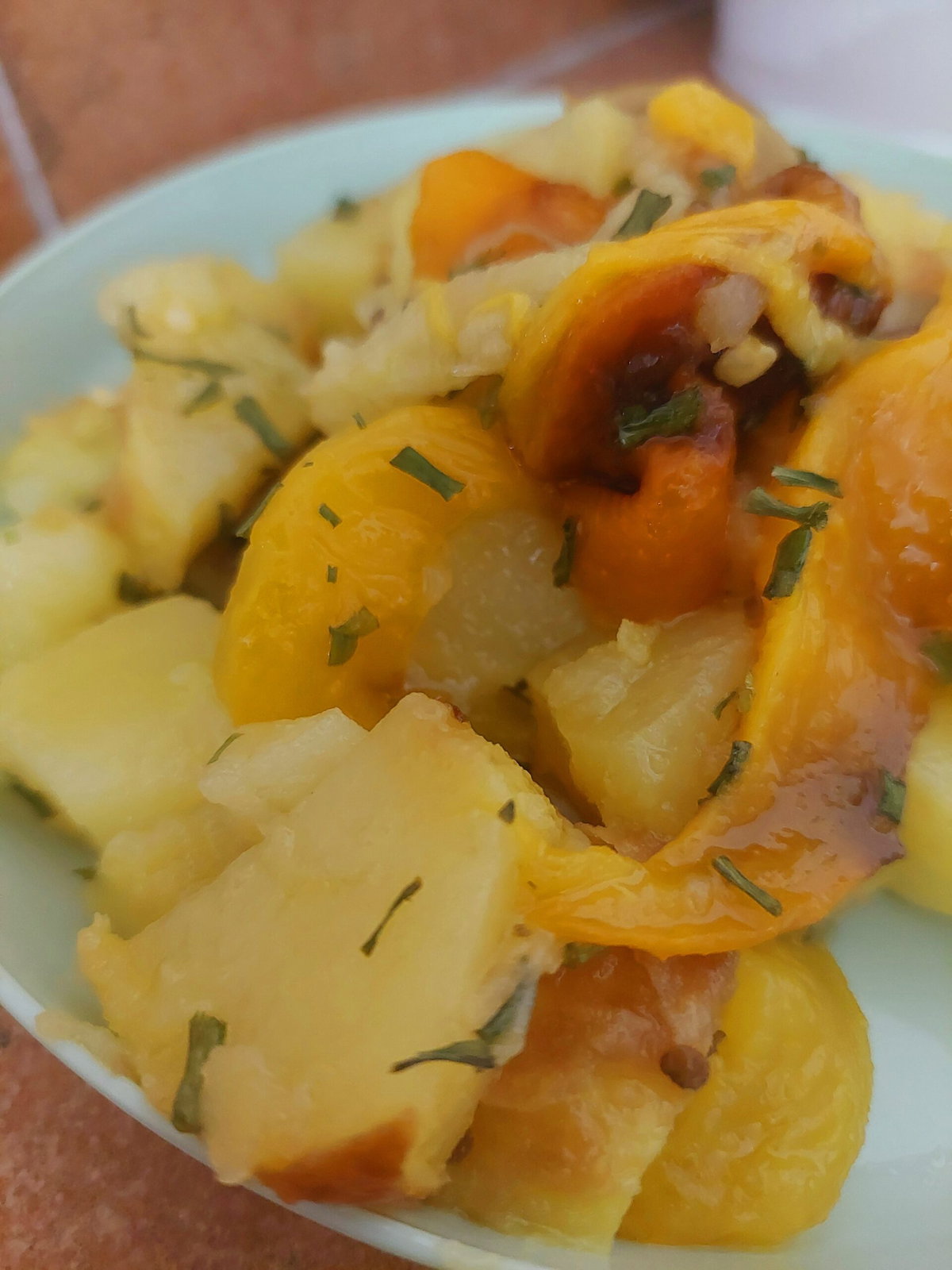 Insalata di patate, peperone e melanzana: la ricetta light in friggitrice ad aria pronta in 30 minuti article-post
