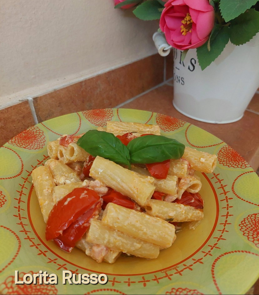 Tortiglioni con pomodorini, feta e pancetta in friggitrice ad aria preview