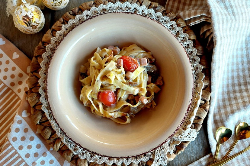 Tagliatelle alla boscaiola in friggitrice ad aria, cremose e pronte in pochi minuti preview