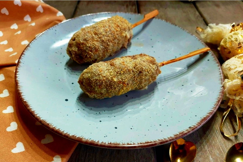 Corn dog in friggitrice ad aria: croccanti fuori e filanti dentro preview