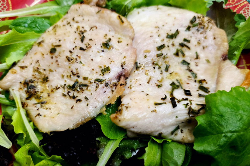 Petto di tacchino light in friggitrice ad aria, il trucco per una carne morbida preview