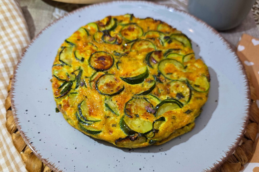 Frittata di zucchine in friggitrice ad aria: alta, dorata e pronta in pochi minuti article-post