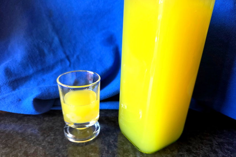 Limoncello fatto in casa: la ricetta perfetta (facile e profumatissimo) preview