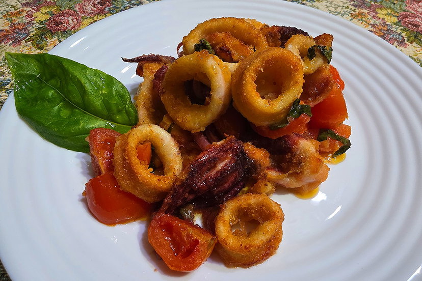 Calamari con pomodorini e capperi in friggitrice ad aria: croccanti fuori e morbidissimi dentro preview
