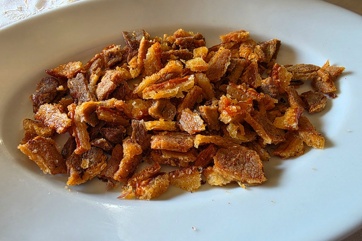 Ciccioli fatti in casa in friggitrice ad aria: la ricetta facile per averli croccanti e saporiti article-post