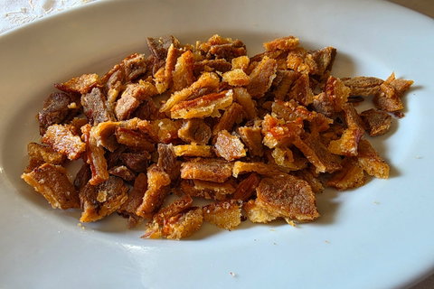 Ciccioli fatti in casa in friggitrice ad aria: la ricetta facile per averli croccanti e saporiti preview