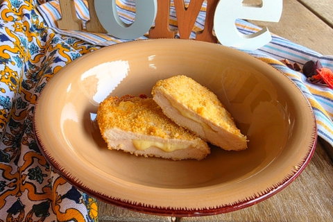 Cotolette di pollo ripiene in friggitrice ad aria, filanti e pronte in 20 minuti preview