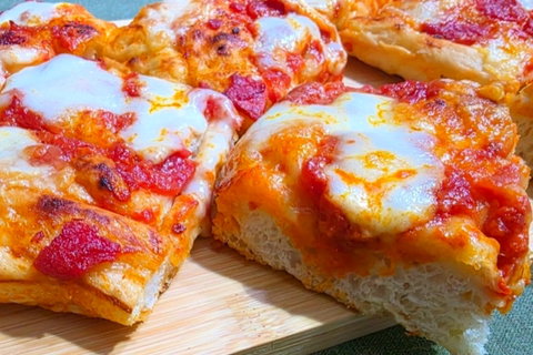 Pizza in teglia alta come quella del panificio, il trucco delle 3 pieghe preview