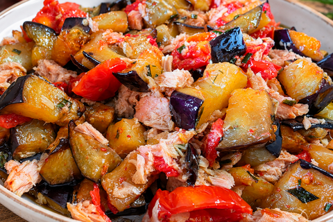 Sugo di melanzane a funghetto con pomodori e tonno in friggitrice ad aria preview