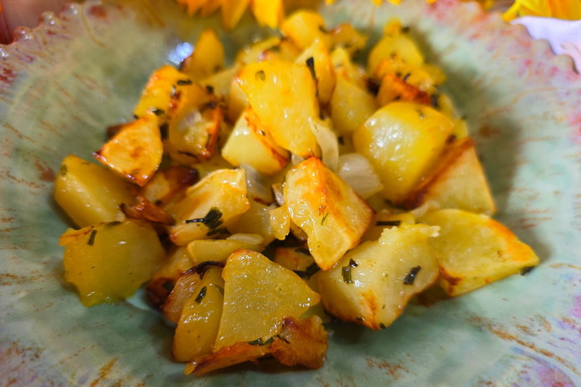 Patate e cipolle in friggitrice ad aria, quella crosticina dorata che mette appetito preview