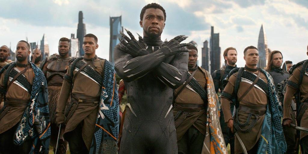 Black Panther, nuovo membro degli Avengers, guida i wakandiani in battaglia