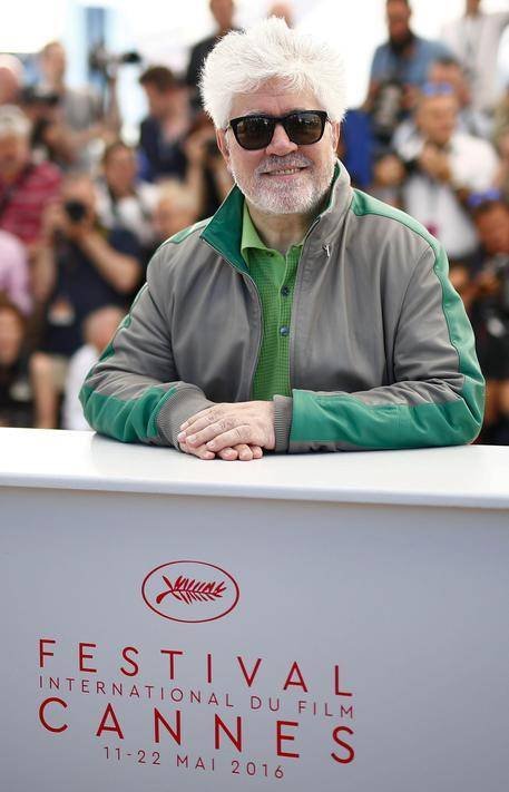 epa05311755 Spanish director Pedro Almodovar poses during the photocall for 'Julieta' at the 69th annual Cannes Film Festival, in Cannes, France, 17 May 2016. The movie is presented in the Official Competition of the festival which runs from 11 to 22 May.  EPA/IAN LANGSDON