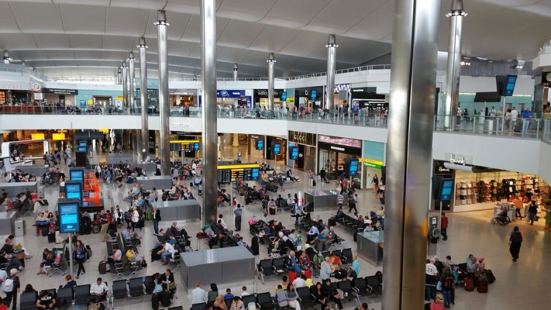 dormire in aeroporto