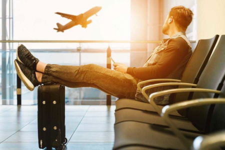 dormire in aeroporto aperto notte