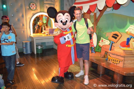 andrea petroni vologratis disneyland