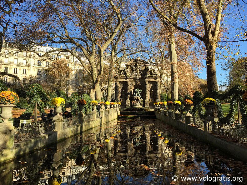 foto parigi fontana dei medici
