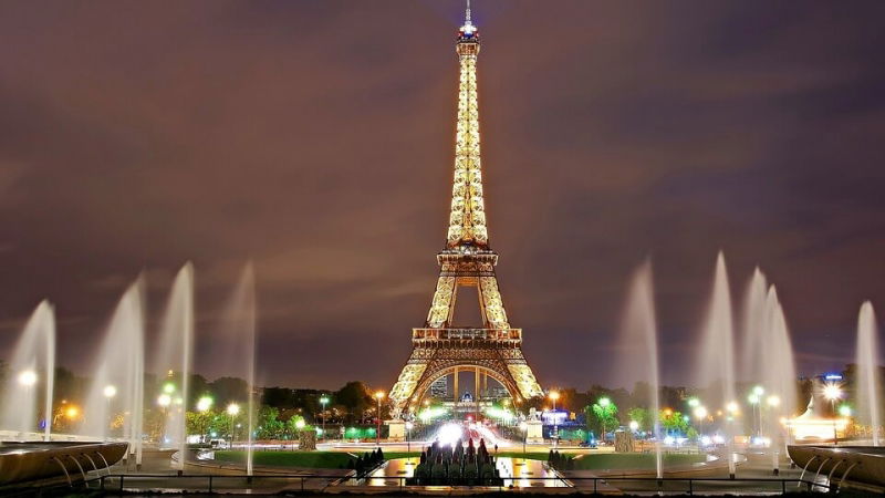 torre eiffel raggiungibile con voli low cost per parigi