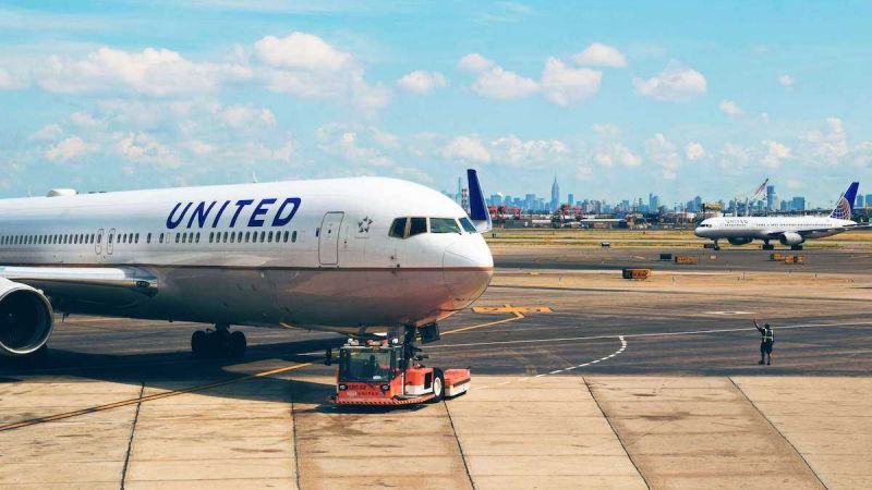 aereo partito nel 2018 e atterrato nel 2017