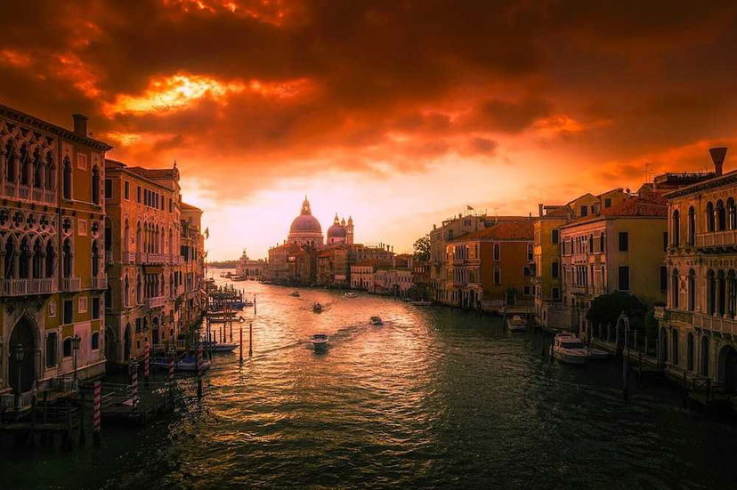 Vinci viaggi a Venezia, tour in gondola e cene gourmet preview