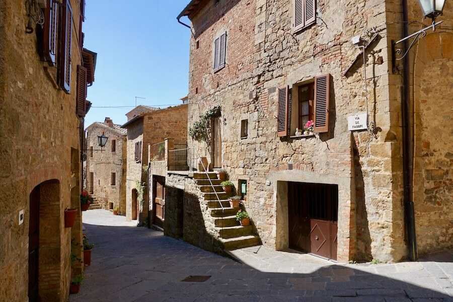 Monticchiello Borgo Medievale Semisconosciuto Della Val D Orcia Vologratis Org