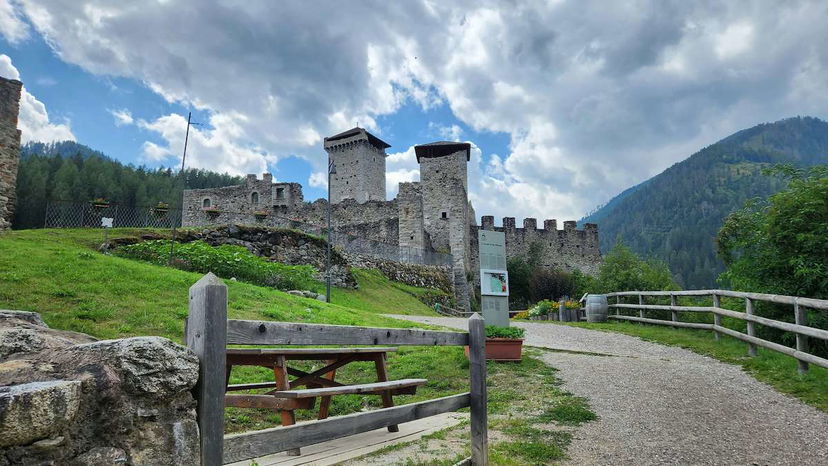 Il Trenino dei Castelli – Xmas Edition in Trentino: un viaggio tra castelli e mercatini di Natale article-post