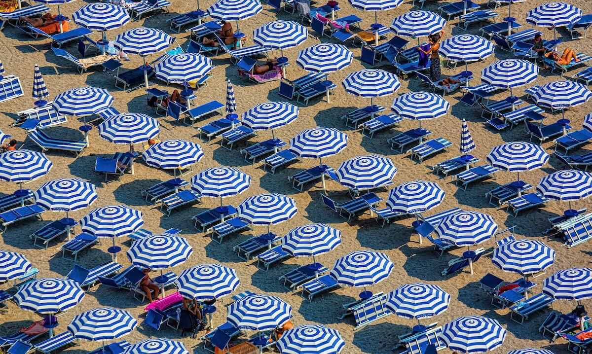 Diritti e doveri in spiaggia: cosa si può (e non si può) fare in vacanza al mare article-post