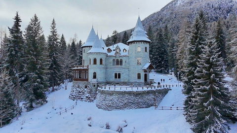Castel Savoia a Gressoney: il castello delle fiabe che non ti aspetti in Valle d’Aosta preview