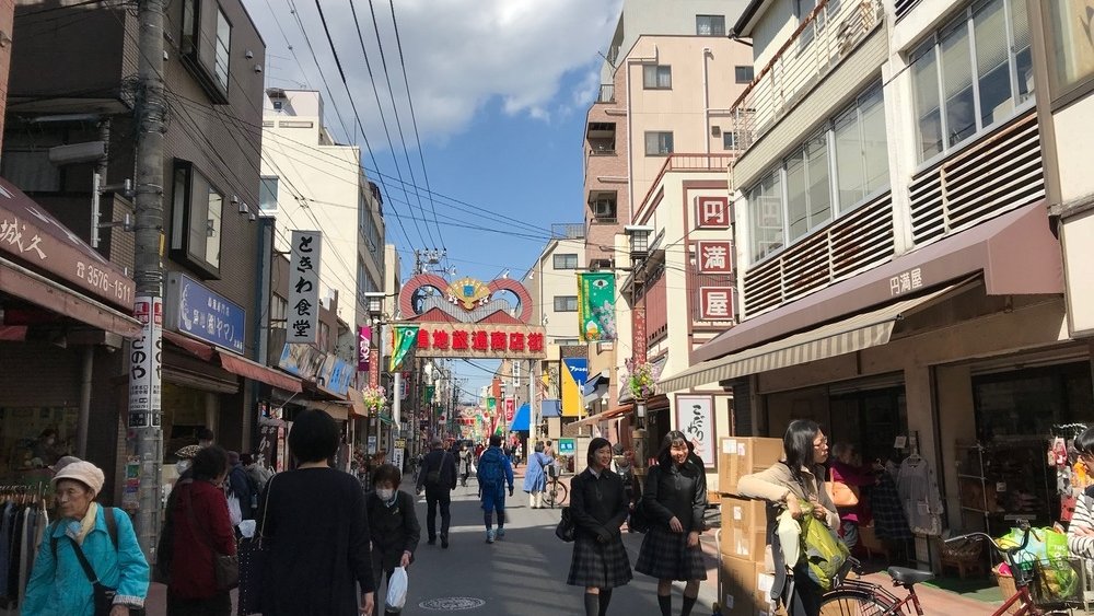 Un giorno a Sugamo: il quartiere degli anziani di Tokyo