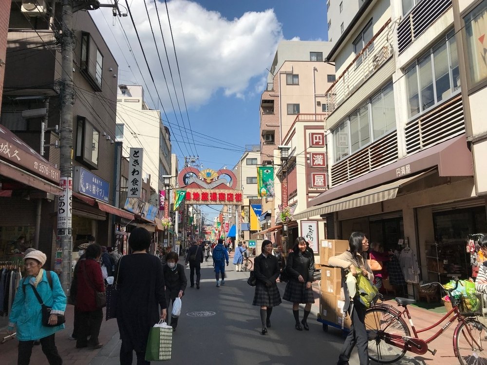 Un giorno a Sugamo: il quartiere degli anziani di Tokyo