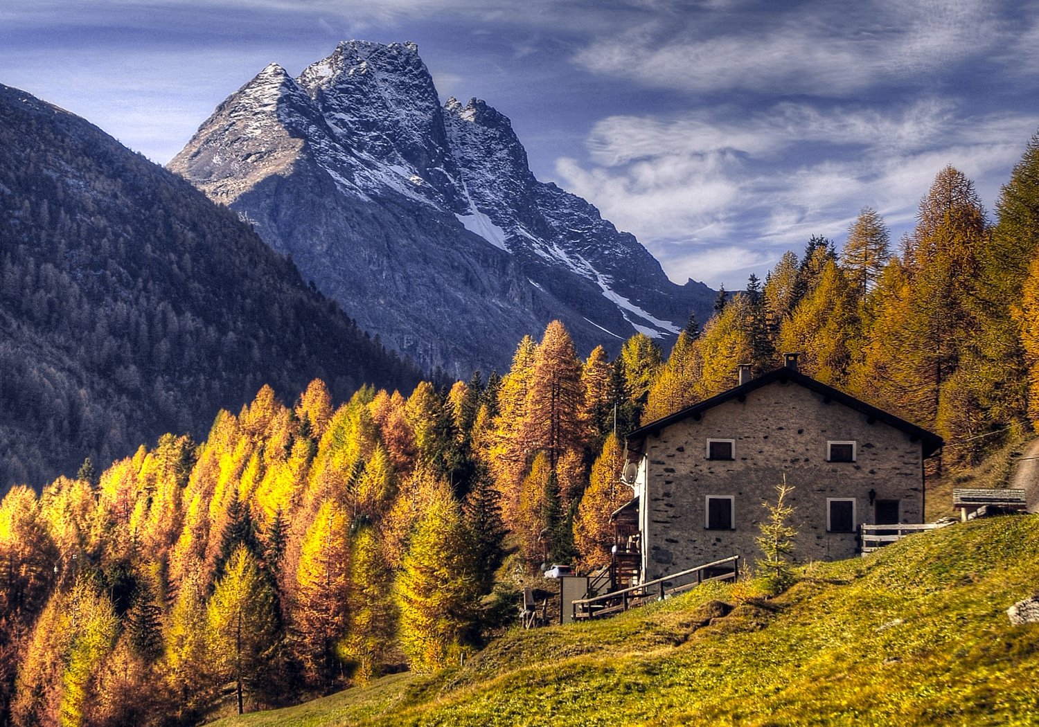 Foliage in Valtellina: 5 passeggiate per vedere lo spettacolo autunnale