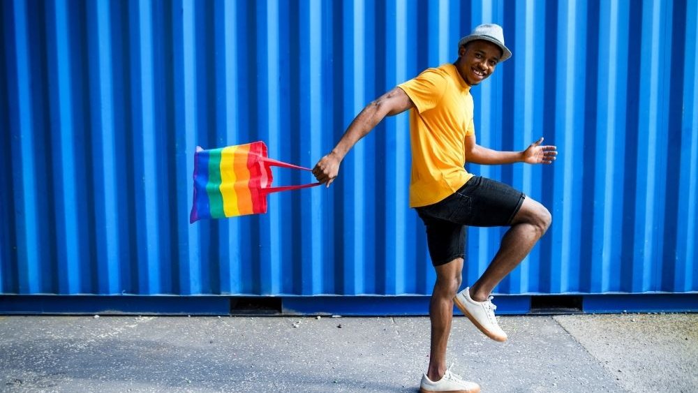 Accessori e vestiti arcobaleno da indossare nel mese del Pride, ma anche tutto l’anno!