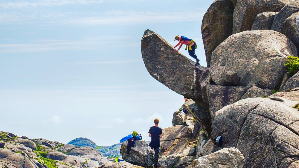 La montagna norvegese a forma di pene: tutto quello da sapere sulla Trollpikken