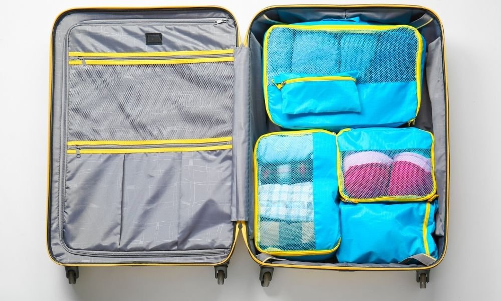 Come organizzare il bagaglio a mano: gli organizer da viaggio e i dispenser  da viaggio, Dai che partiamo