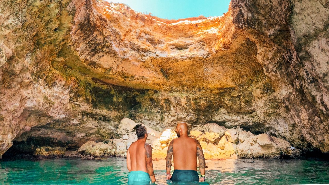 Baia del Mulino d’Acqua (Otranto): Come raggiungere la cala del Mulino e la grotta sfondata e le info da sapere