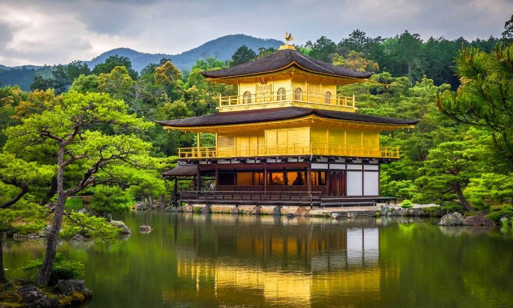 Tempio-doro-kinkaku-ji-di-kyoto-cosa-vedere-itinerario-di-viaggio-in-Giappone