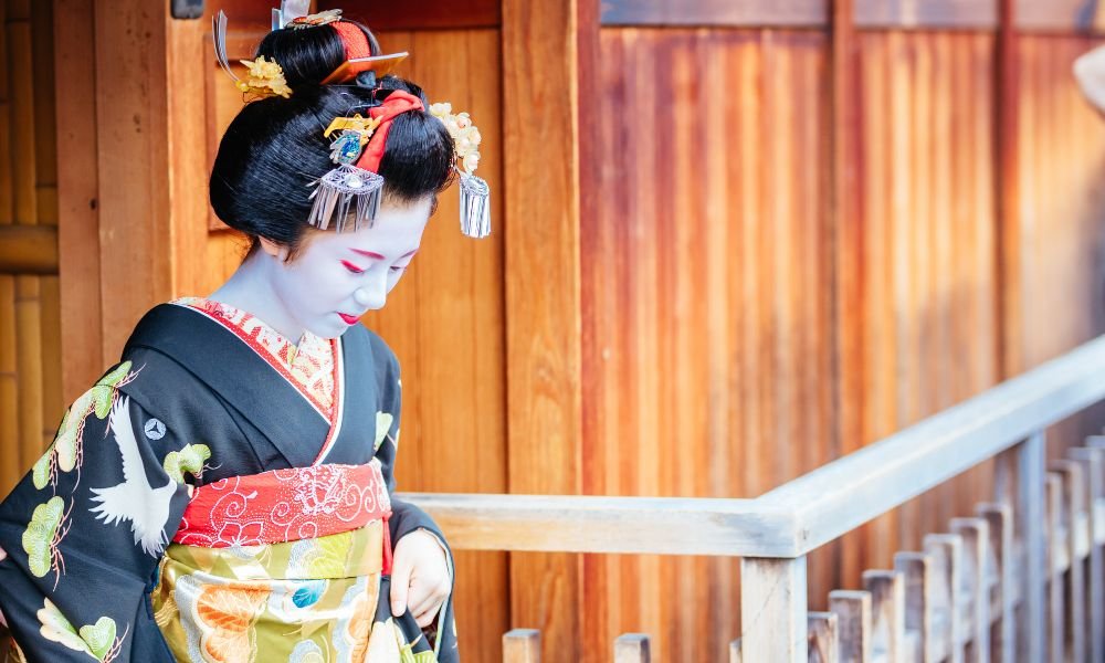 geisha-nel-quartiere-di-gion-a-kyoto-cosa-vedere-itinerario-di-viaggio-in-giappone