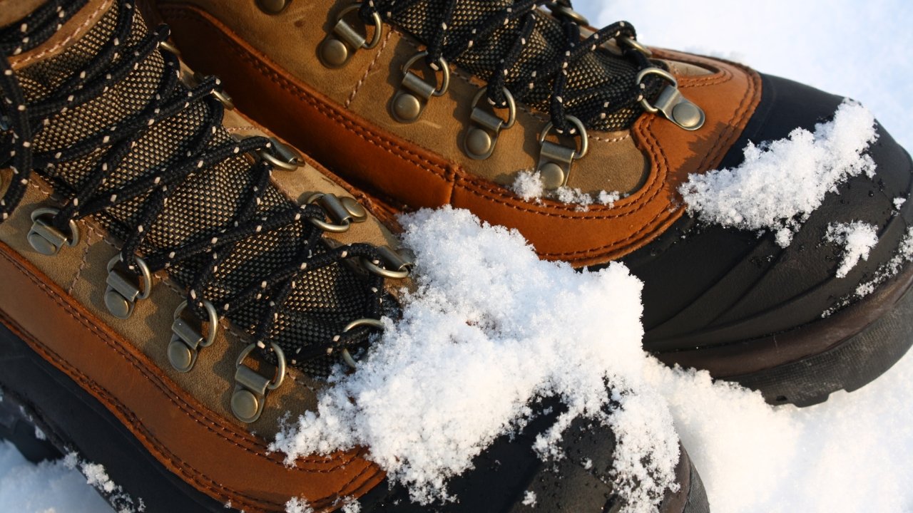Come scegliere gli scarponi foderati impermeabili per la neve?