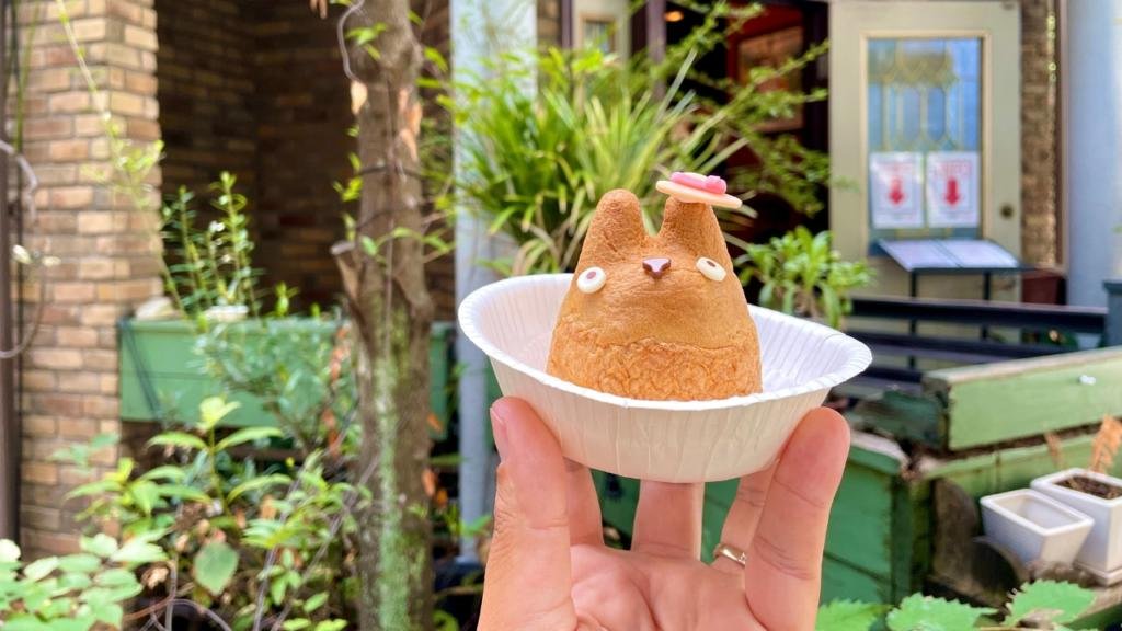 BIgnè a forma di totoro alla caffetteria Shiro-Hige's Cream Puff Factory di shimokitazawa migliori quartieri di tokyo itinerario completo giappone
