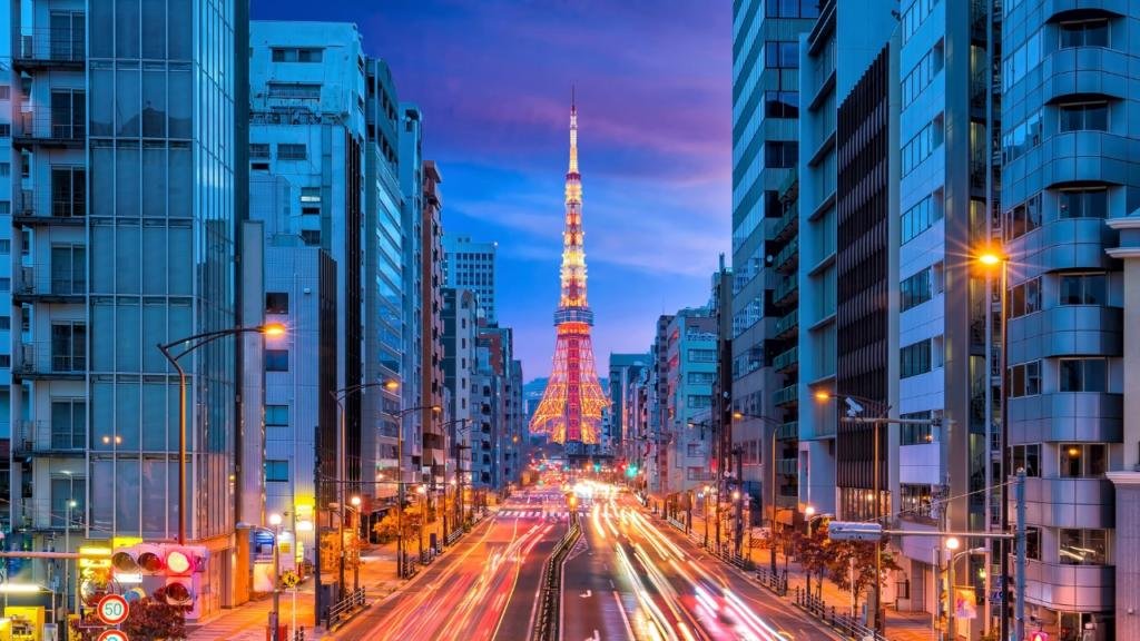 La-tokyo-tower-nel-quartiere-di-Shinbashi-a-tokyo-migliori-quartieri-a-tokyo-itinerario-completo-giappone