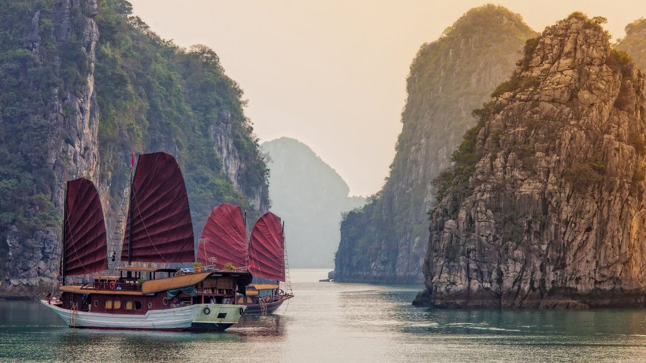 Guida completa alla baia di Ha Long: Scopri le meraviglie e le crociere di Halong Bay in Vietnam
