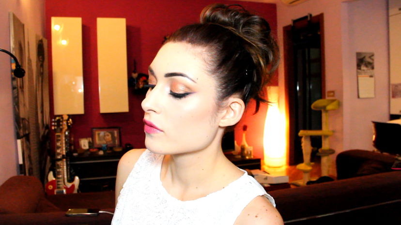 Come realizzare uno chignon spettinato! preview