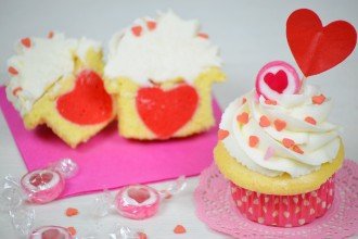 cupcakes di San Valentino con il cuore dentro