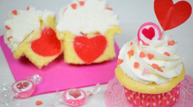 cupcakes di San Valentino con il cuore dentro