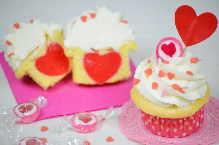 Cupcakes di San Valentino, morbidi e con il cuore dentro preview