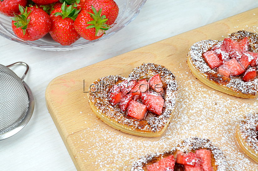 Cuor di sfoglia con nutella e fragole – VIDEO RICETTA preview