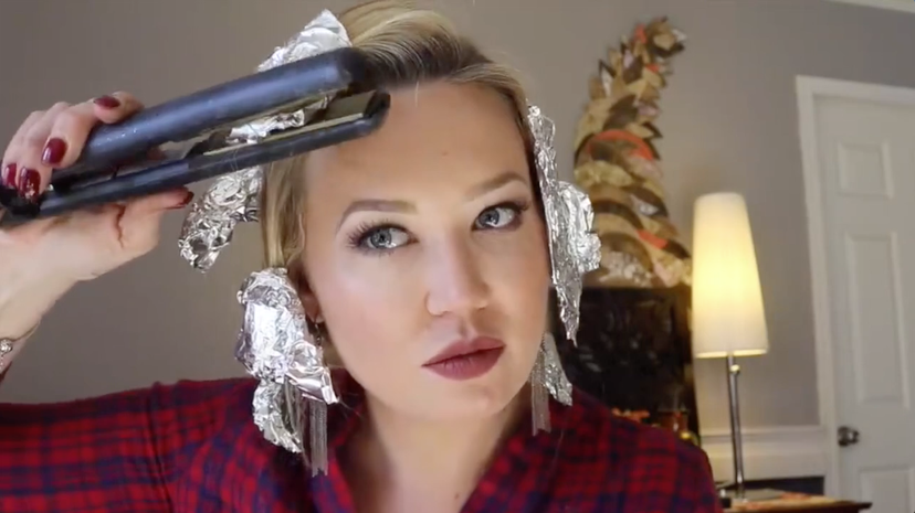 Come fare i capelli ricci con carta argentata e piastra | WEGIRLS preview