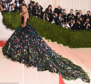 met-gala-zoe-saldana-2016