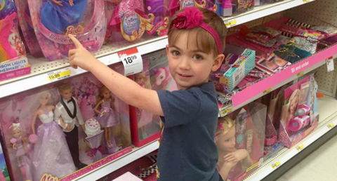 “Mio figlio voleva la Barbie”: la bellissima lettera di una mamma preview