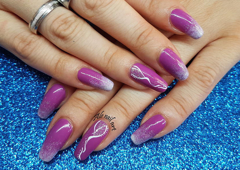 Nail art estiva elegante e scintillante preview