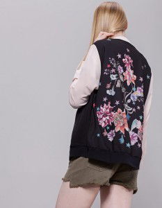 come abbinare bomber jacket